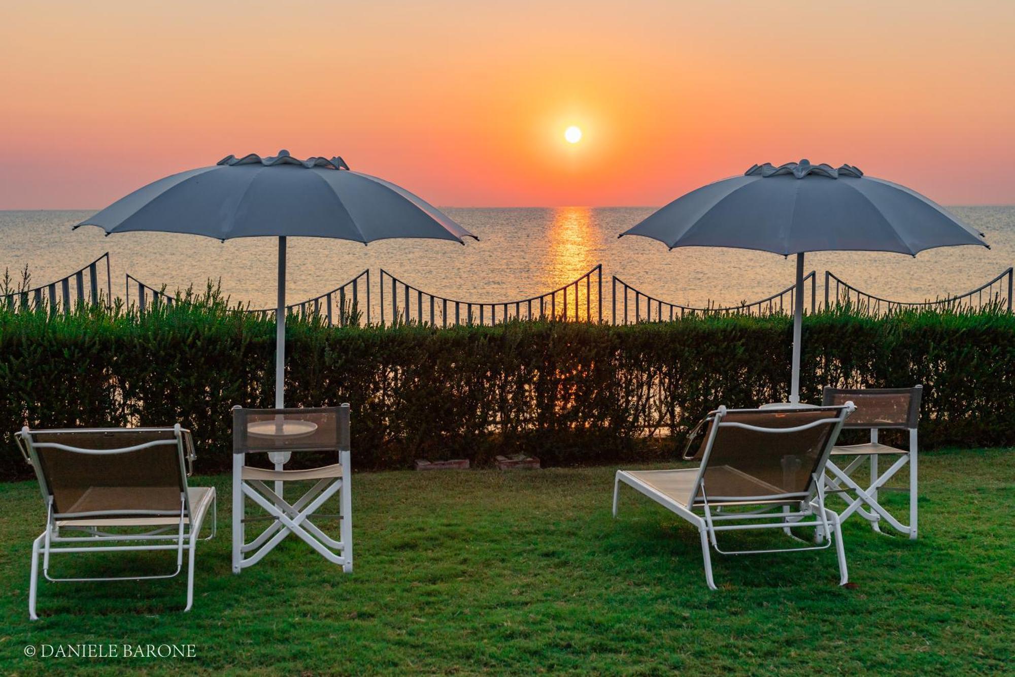 Baia Delphis Resort Vasto Exterior foto