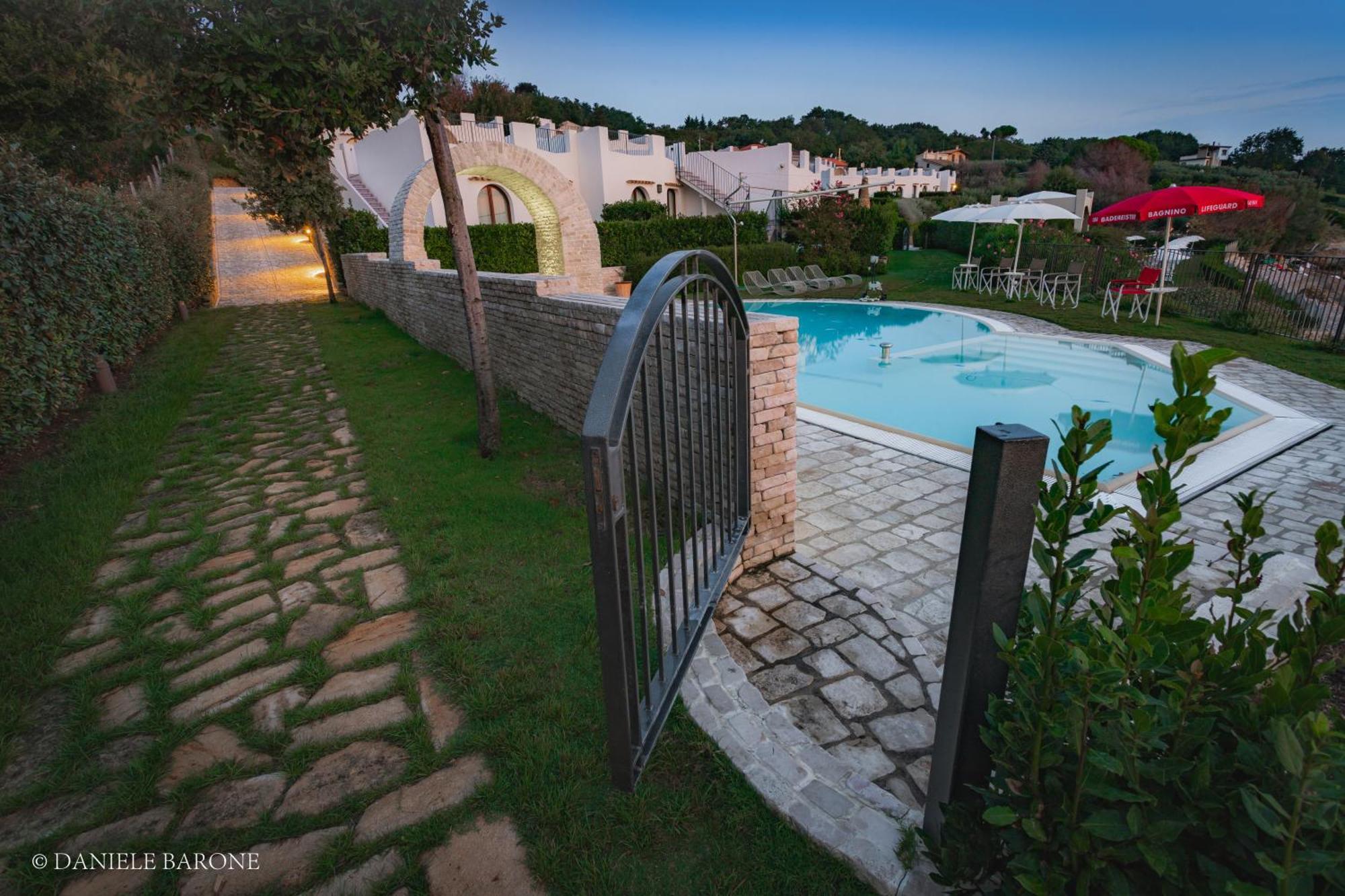 Baia Delphis Resort Vasto Exterior foto