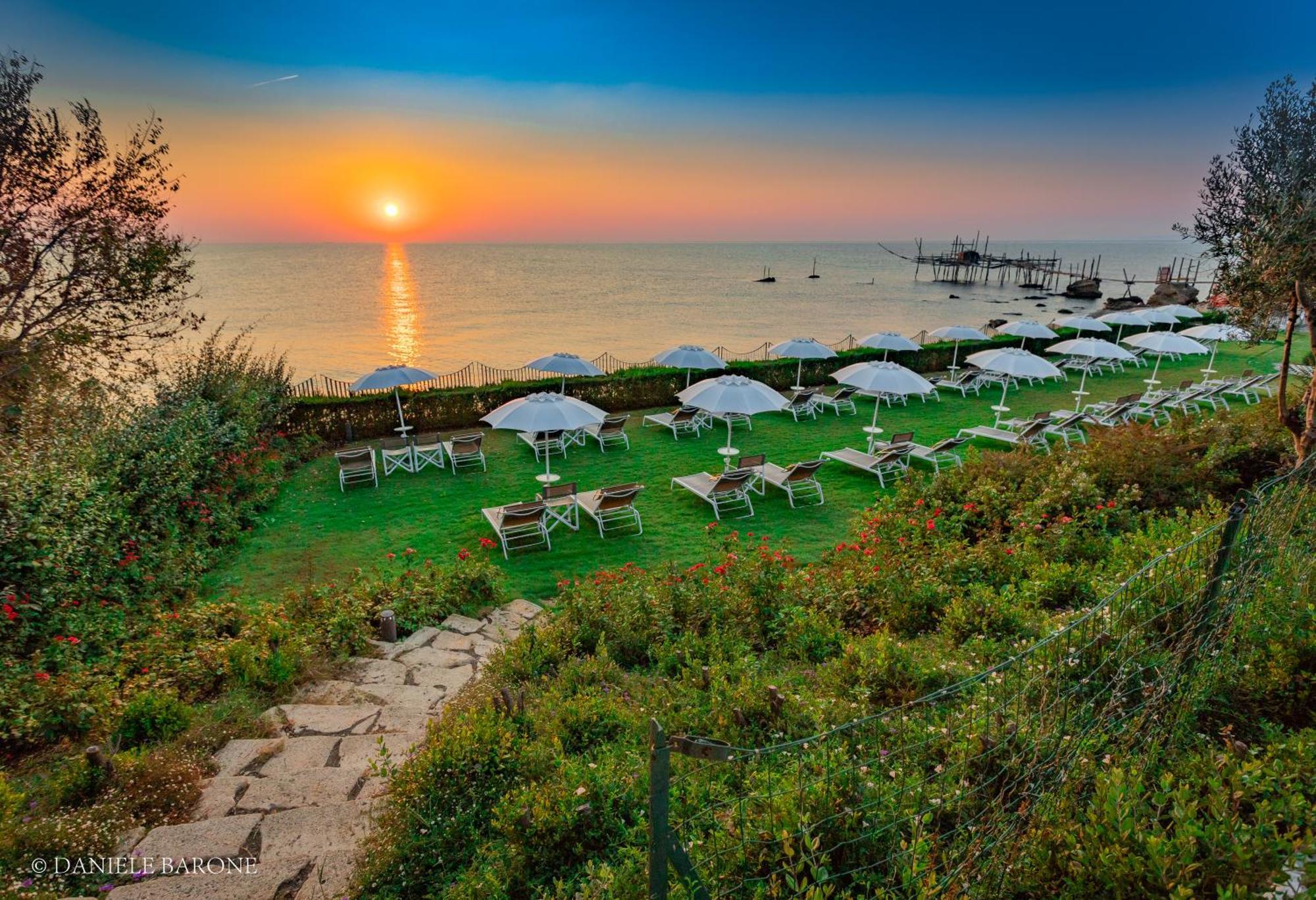 Baia Delphis Resort Vasto Exterior foto